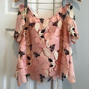 BB DAKOTA JULIA LACE OFF THE SHOULDER TOP